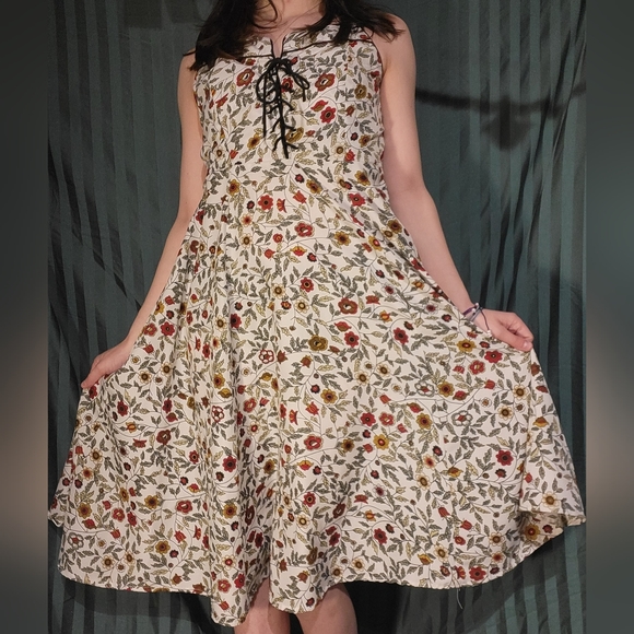 Thread Story Cute Floral Dress - Picture 2 of 4